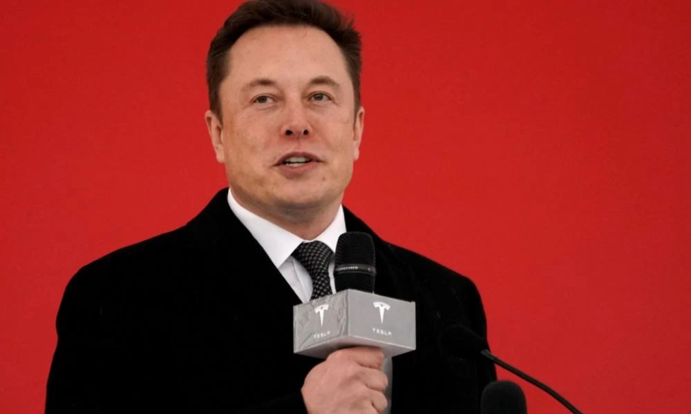 Έλον Μασκ: Ο επικεφαλής της Tesla θα χρυσοπληρώσει φόρο «άνω των $11 δισ.»